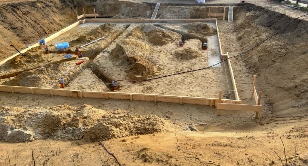 Fundament und Leitungsverlegung